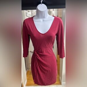 Brand: Abercrombie & Fitch
Size: XSP
Light staining (as seen picture)